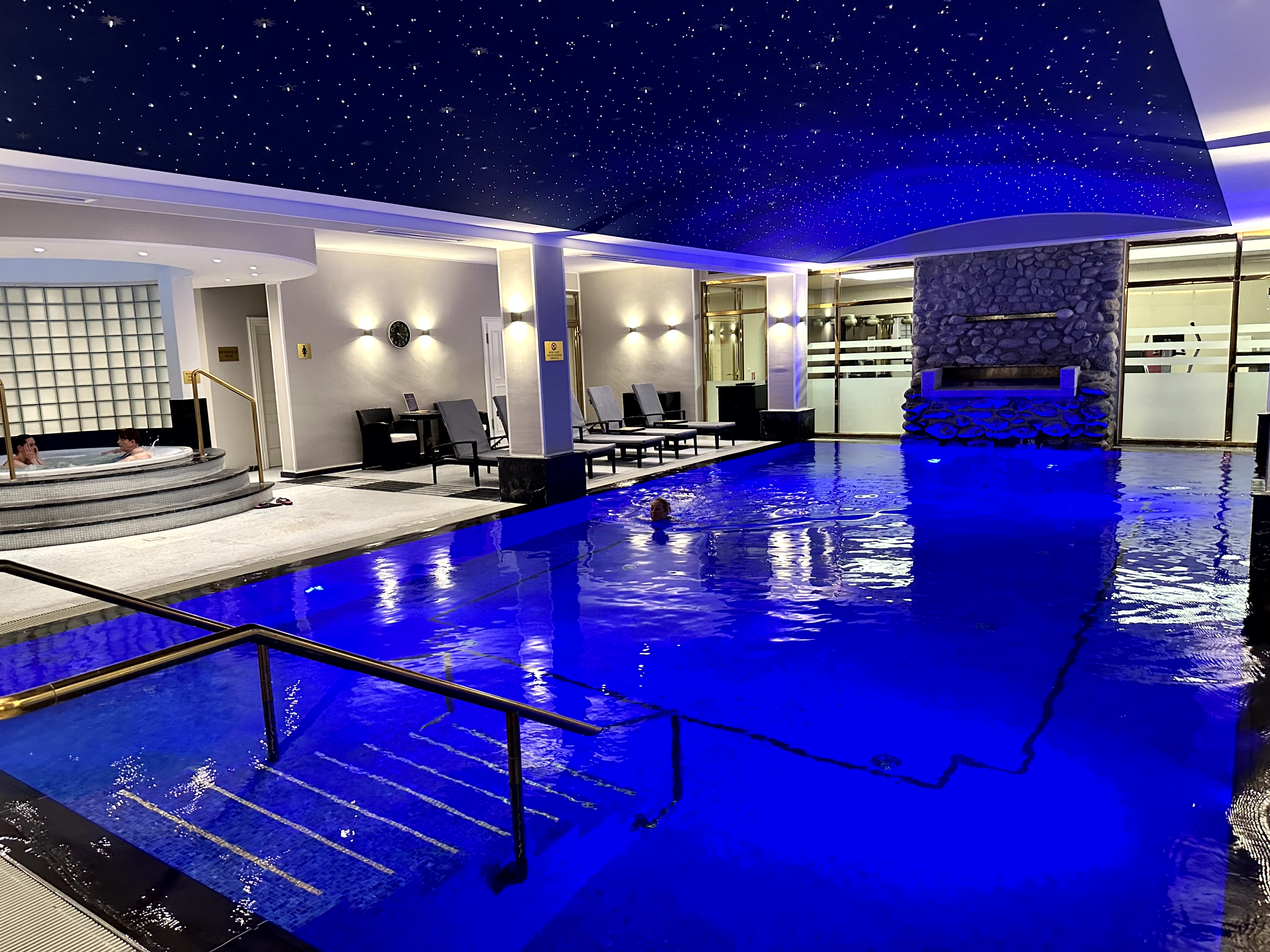Spa und Pool im Schlosshotel