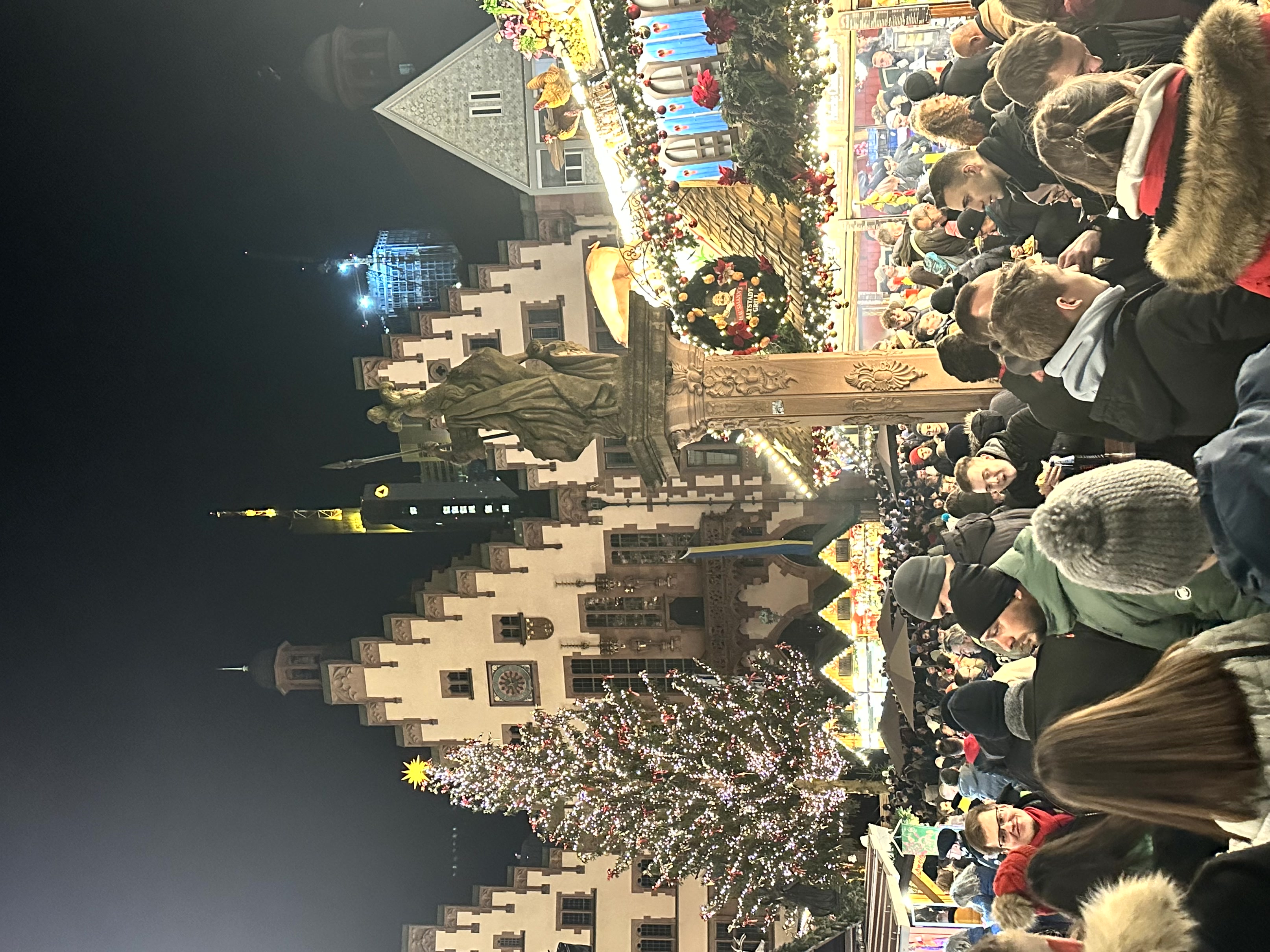 Frankfurter Weihnachtsmarkt bei Nacht