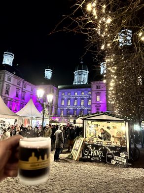Weihnachtsstimmung vor dem Schloss