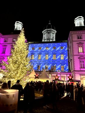 Weihnachtsstimmung vor dem Schloss