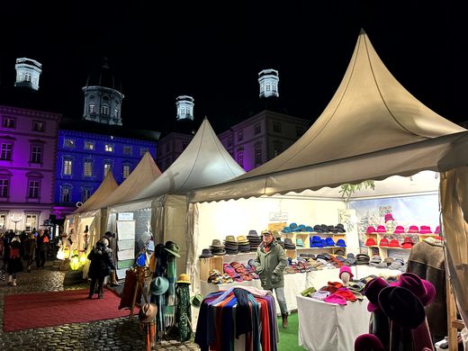 Weihnachtsstimmung vor dem Schloss