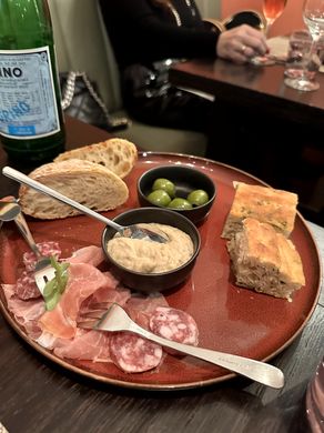 Aperitif, Abendessen und Hotelbar