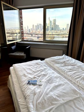 Ankunft im Lindner Hotel Frankfurt Main Plaza