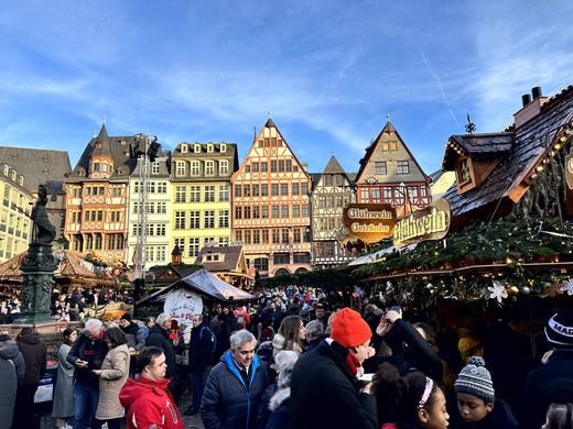 Römerberg, Altstadt und Weihnachtsmarkt am Nachmittag