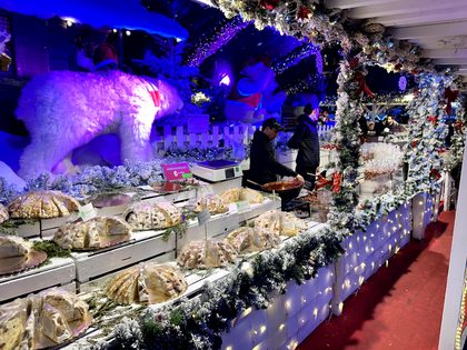 Wintermarkt, Lichter und Riesenrad
