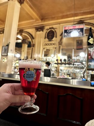 Erster Abend: Bar, Essen und Gassen