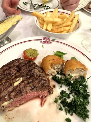 Erster Abend: Bar, Essen und Gassen
