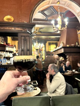 Erster Abend: Bar, Essen und Gassen