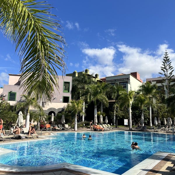 Morgen im Resort und Frühstück
