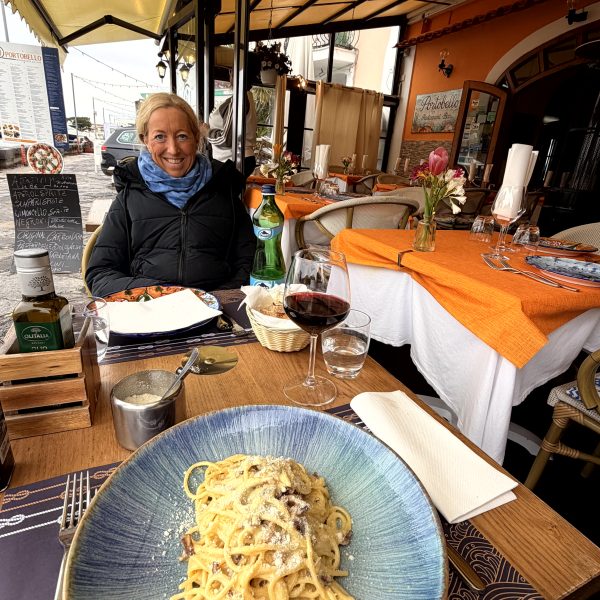 Ankommen auf Ischia und Fahrt zum Maronti Beach