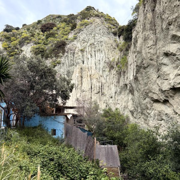 Maronti Beach, Felsen und Sant’Angelo