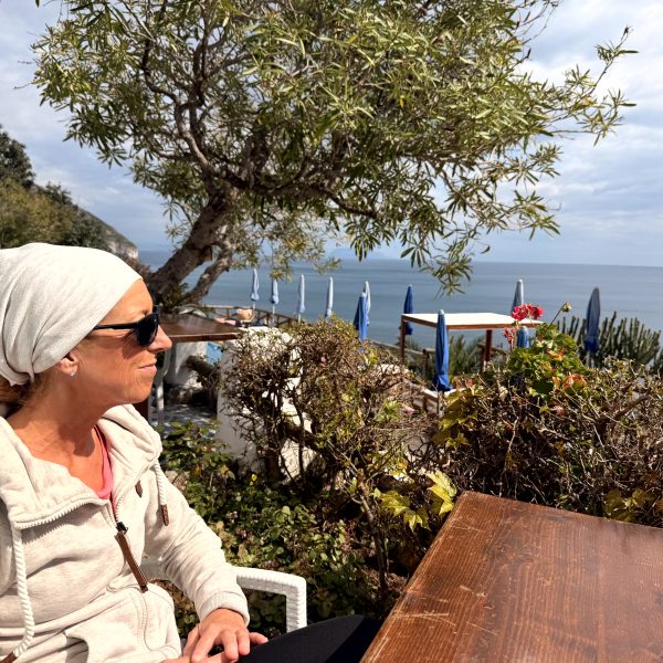 Maronti Beach, Felsen und Sant’Angelo
