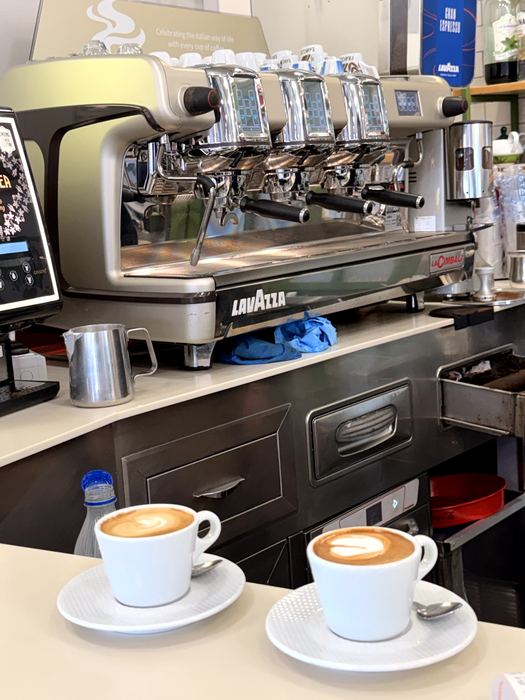 Vormittag – Kaffee und Hafen Neapel