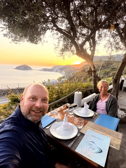 Abendessen mit Sonnenuntergang