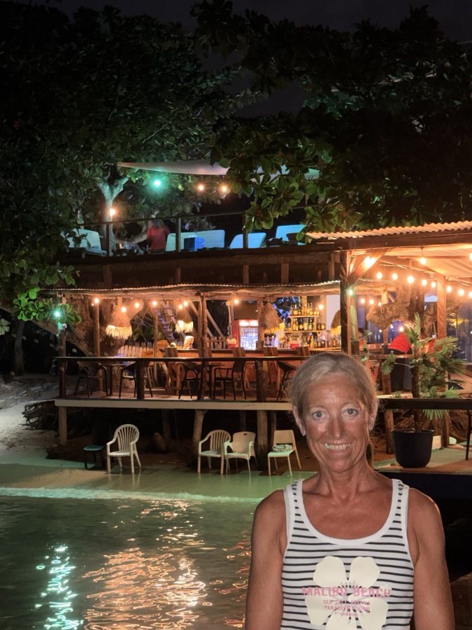 Frühstück und James Bond Beach