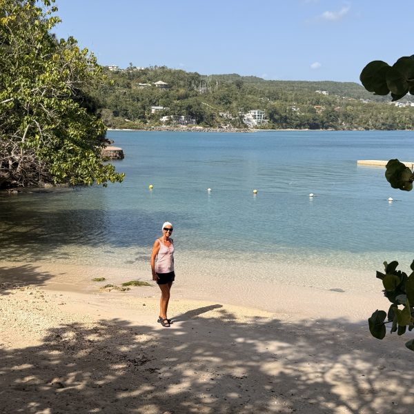 Frühstück und James Bond Beach