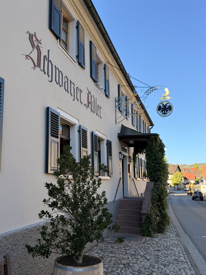 Abendessen im schwarzen Adler