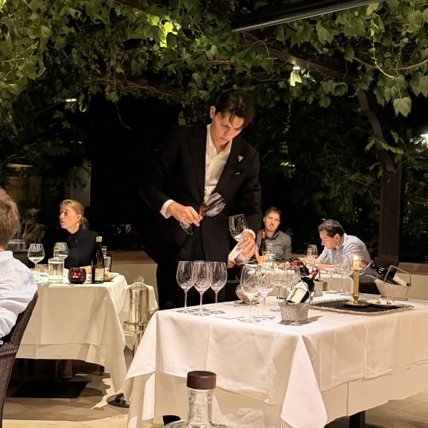 Abendessen im schwarzen Adler