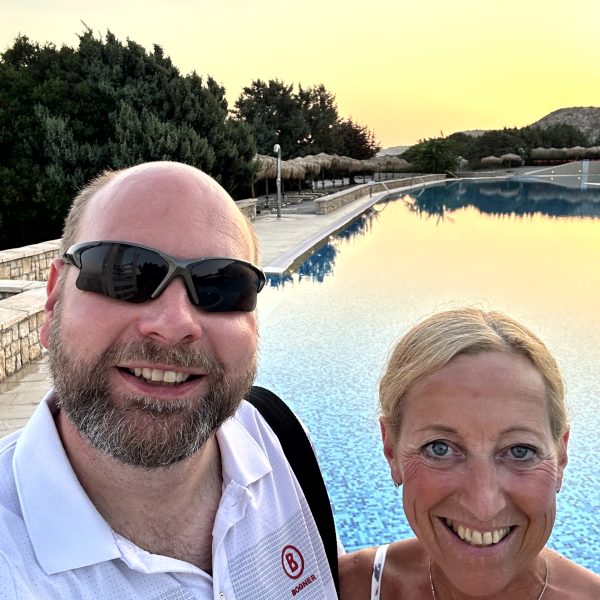 Abendessen und Nachtstimmung im Resort