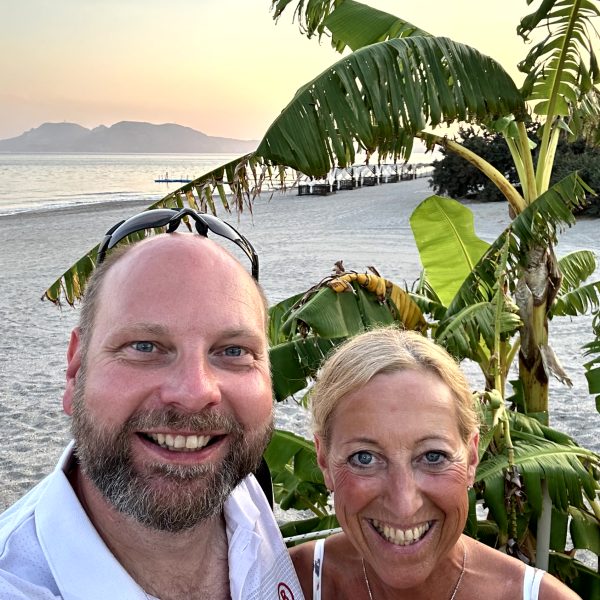 Abendessen und Nachtstimmung im Resort