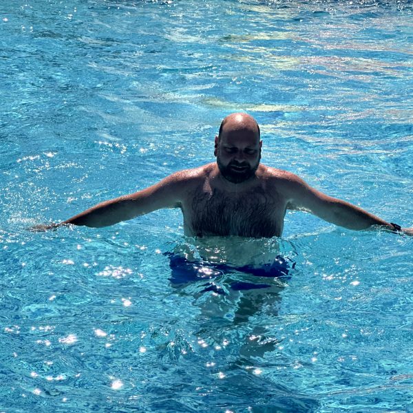 Resorttag, Pool und Wasserrutschen