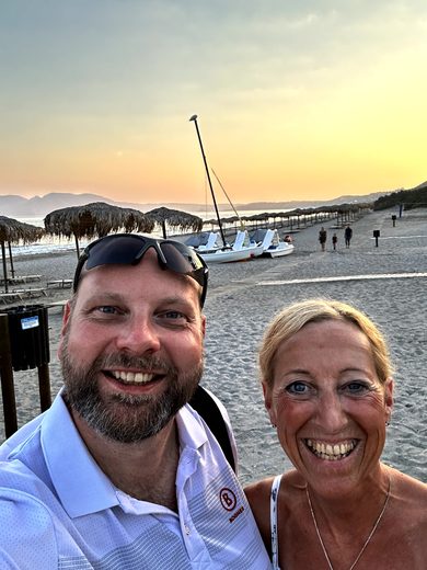 Abendessen und Nachtstimmung im Resort