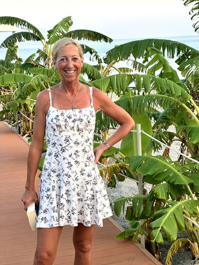 Abendessen und Nachtstimmung im Resort