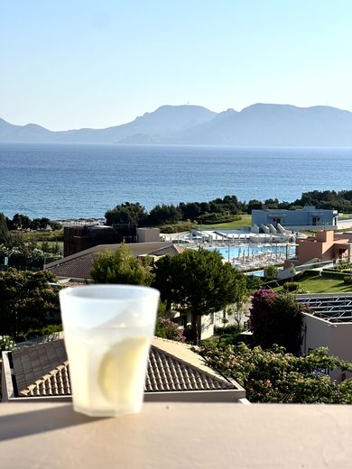 Entspannter Hoteltag mit Frühstück, Meerblick und Dinner