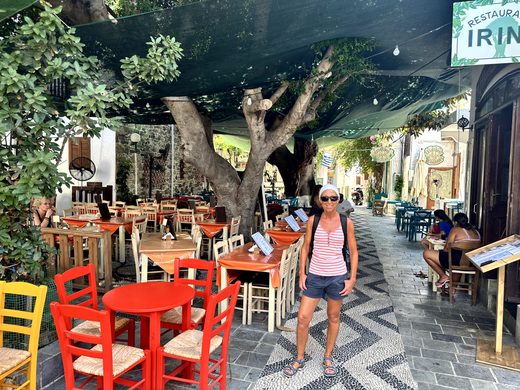 Mandraki: Hafen, Gassen und Taverne