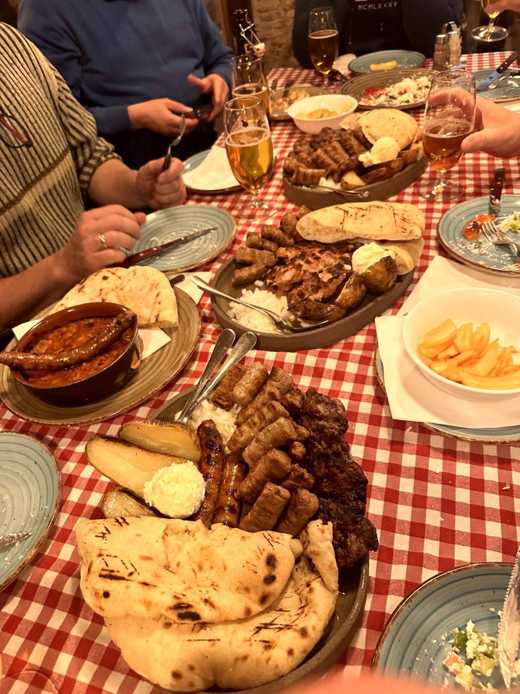 Abendessen, Weinbars und Metelkova – Ljubljana wird rauer