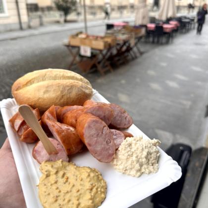 Ankommen an der Ljubljanica – Altstadt und erster slowenischer Snack