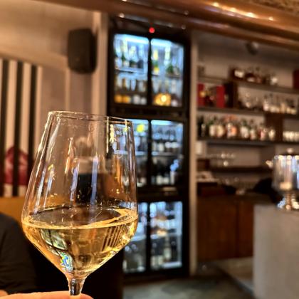 Vander Urbani Resort – Designhotel, Check-in und erste slowenische Weine