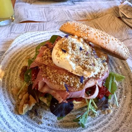 Frühstück und erster Altstadtspaziergang