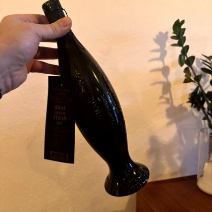Nachmittag zwischen Architektur, Theaterlicht und slowenischem Wein