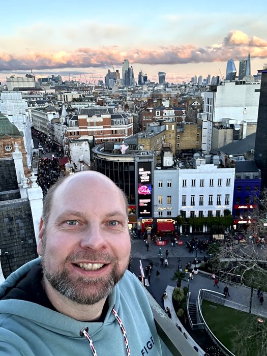 Rooftop im West End mit London-Panorama