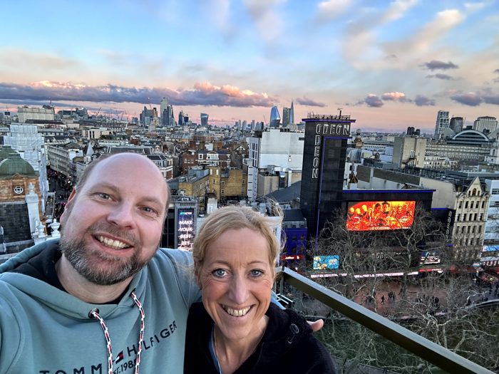 Rooftop im West End mit London-Panorama