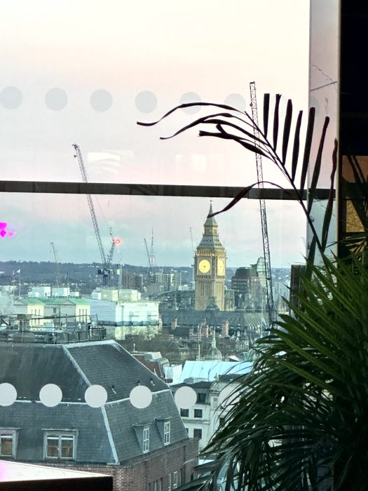 Rooftop im West End mit London-Panorama