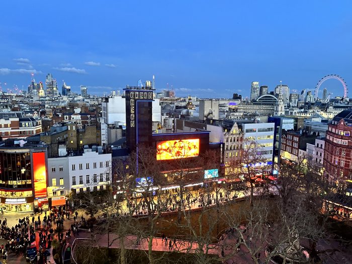 Rooftop im West End mit London-Panorama
