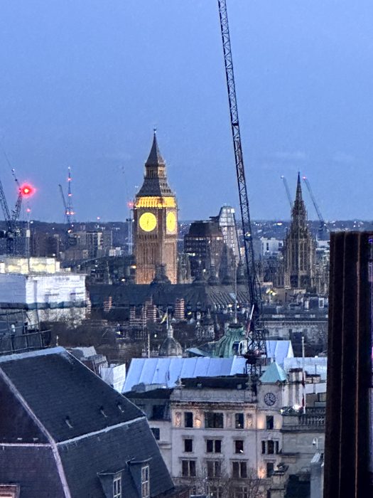 Rooftop im West End mit London-Panorama