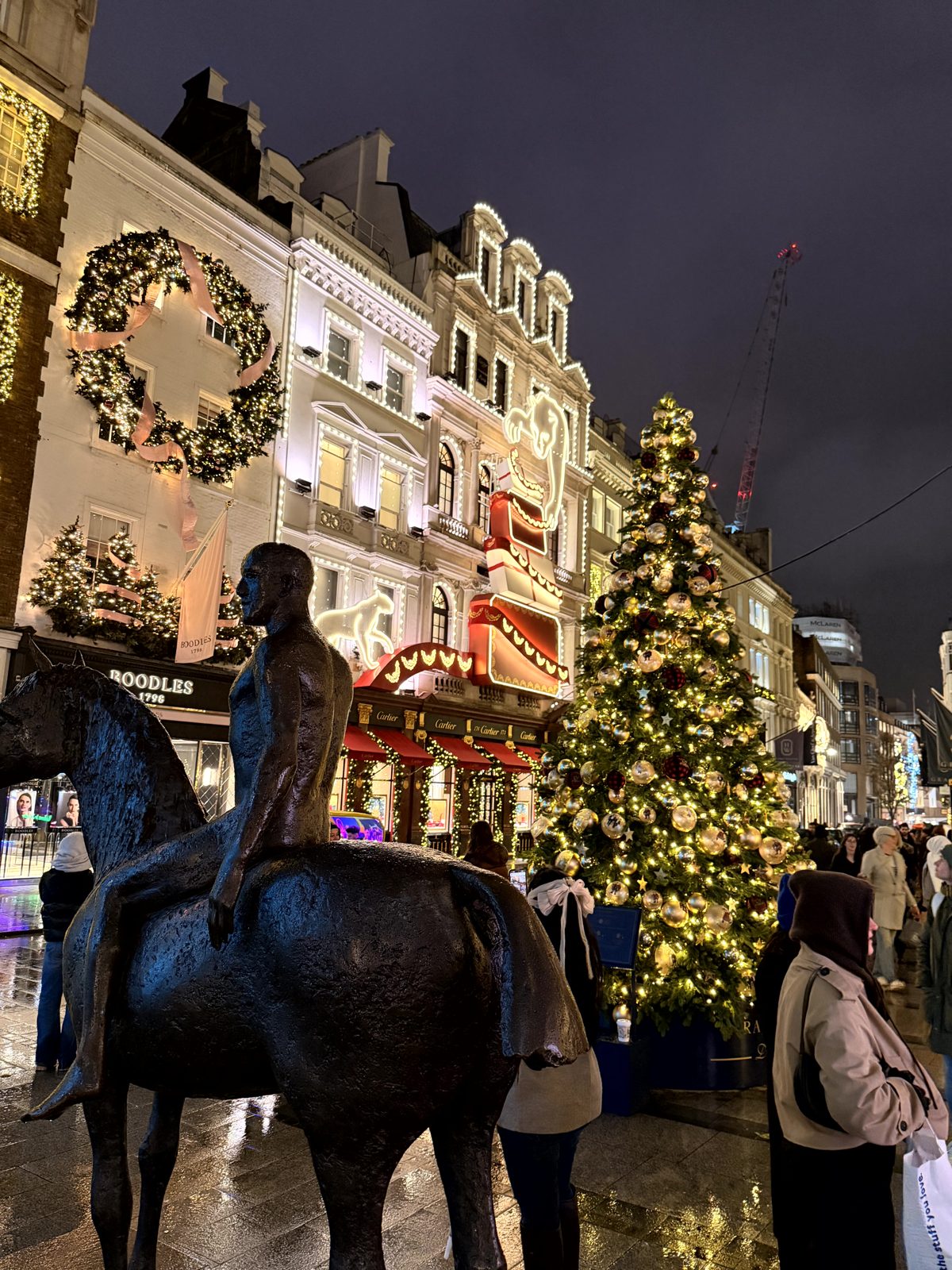 Carnaby Street – Leuchtreklamen, Selfies und Abendatmosphäre