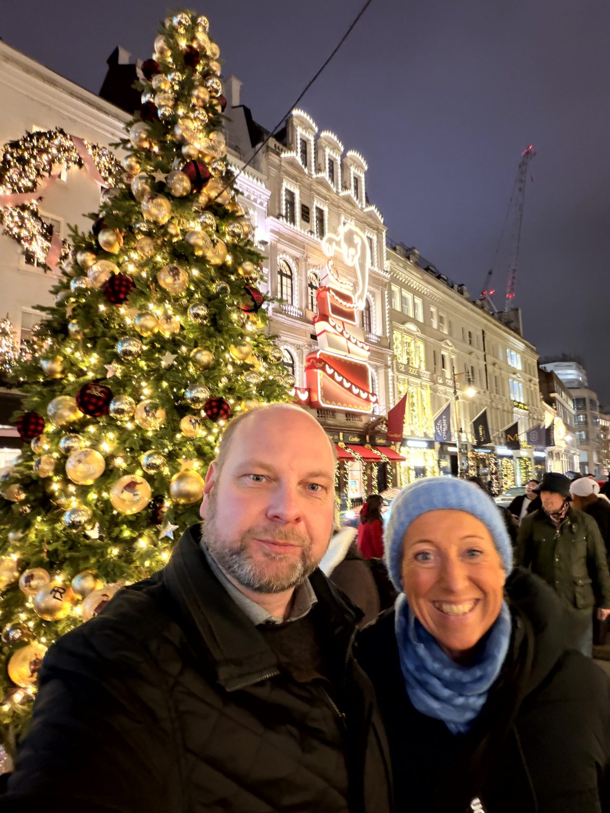Carnaby Street – Leuchtreklamen, Selfies und Abendatmosphäre