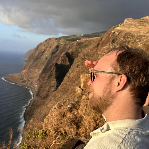 Erster Madeira-Abend – Bier, Espetada und Sonnenuntergang