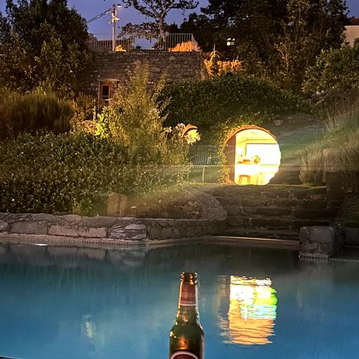 Erster Madeira-Abend – Bier, Espetada und Sonnenuntergang