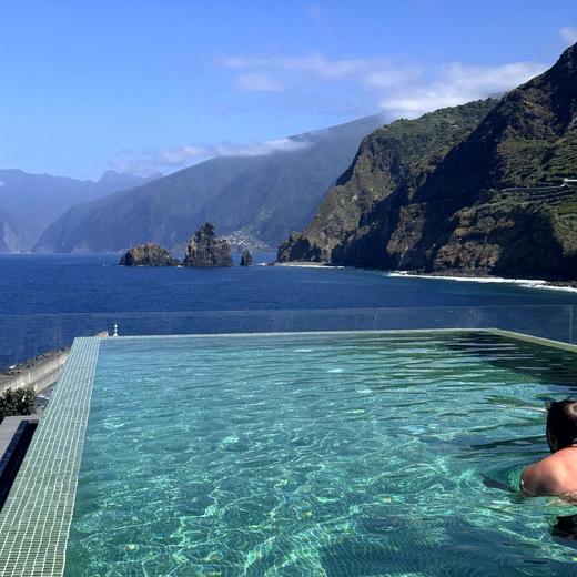 Schwimmen in den Naturpools von Porto Moniz