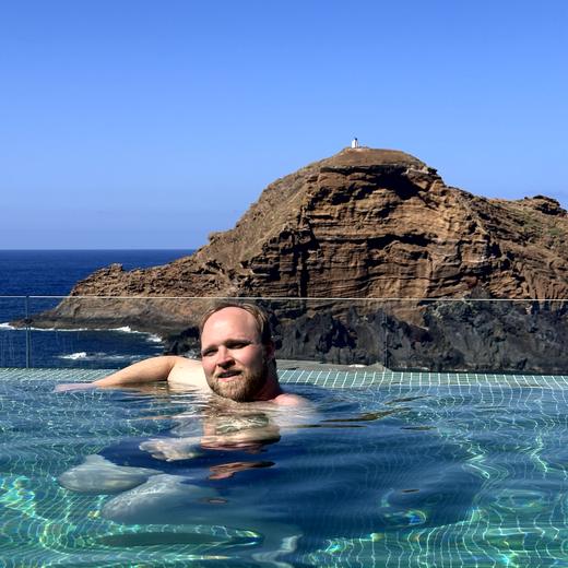 Schwimmen in den Naturpools von Porto Moniz