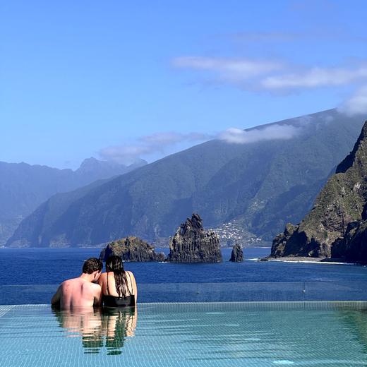 Schwimmen in den Naturpools von Porto Moniz