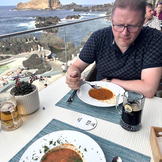 Abendessen am Meer – Lapas, Fisch, Tomatenreis und Oktopus