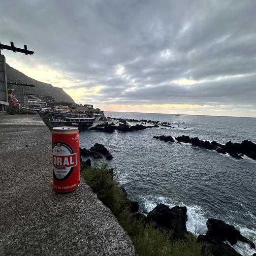 Abendstimmung in Porto Moniz – Promenade, Licht und Hotelblick