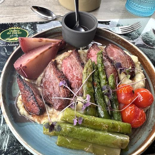 Zweiter Abend in der Quinta do Furão – Wein, Fleisch und Dessert