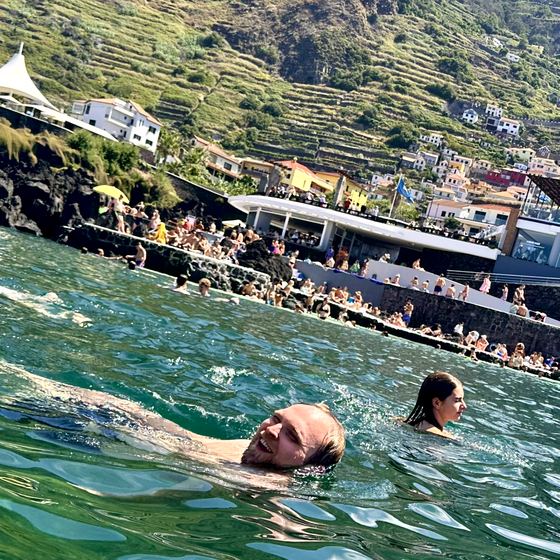 Schwimmen in den Naturpools von Porto Moniz